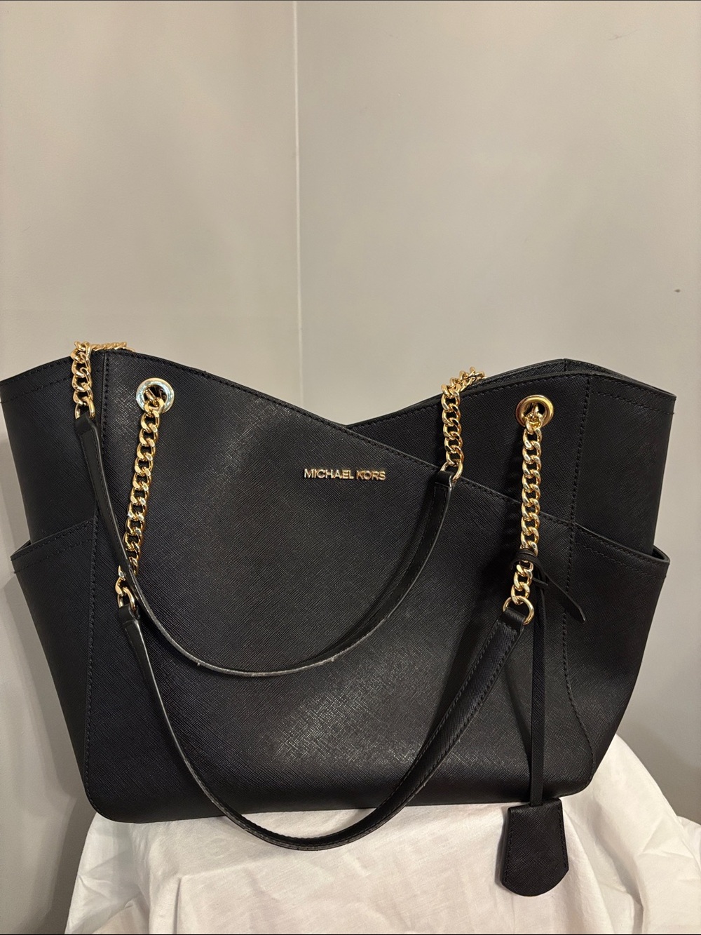 Michael Kors Jet Set Large Saffiano Leather Shoulder Tote - Black w/Gold chain